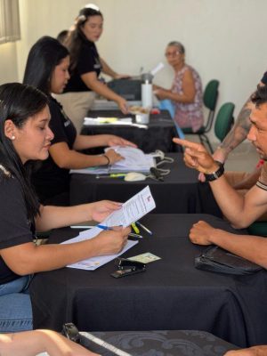 O Governo do Amazonas, por meio da Secretaria de Estado das Cidades e Territórios (Sect), neste domingo (9), realizou a entrega do título definitivo de propriedade para a Cooperativa Agropecuária de Codajás, que beneficiará mais de 150 famílias. Na ocasião, também foi assinado o termo de cooperação técnica, firmando uma parceria entre a Sect e a Prefeitura de Codajás.
